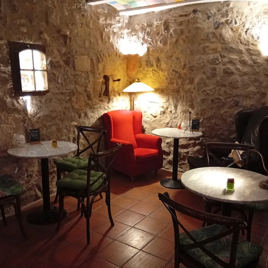10 Del Pont Cafe Bar Bistro