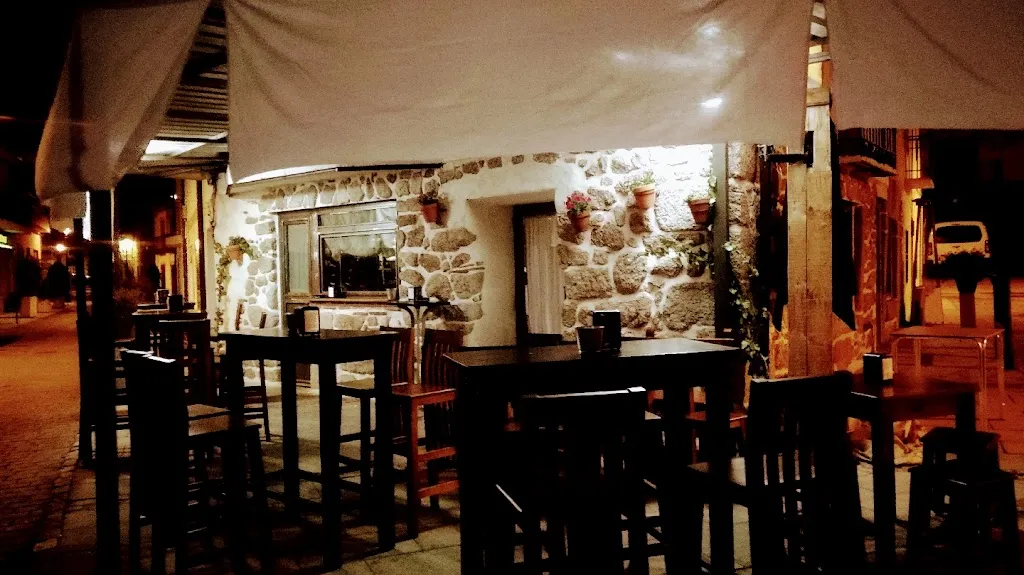 Bar Restaurante Blanco Y Negro Desde 1990