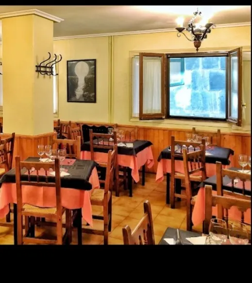 Casa Flores | Restaurante Canfranc-Estacion