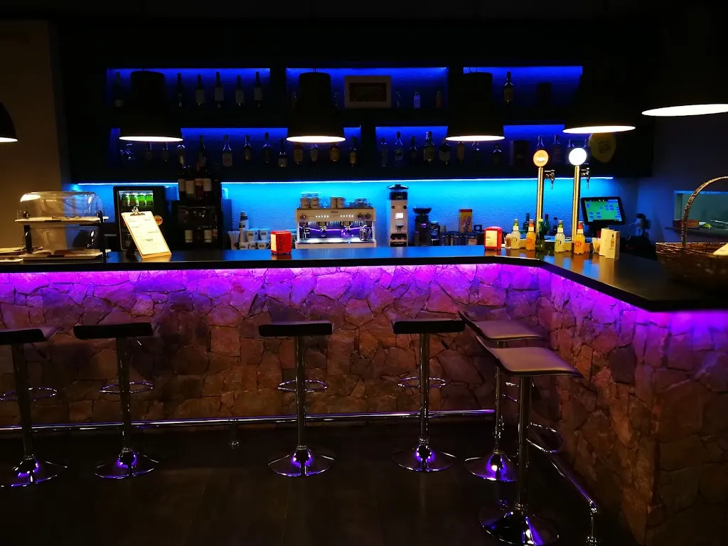 La Placa Bar Restaurant