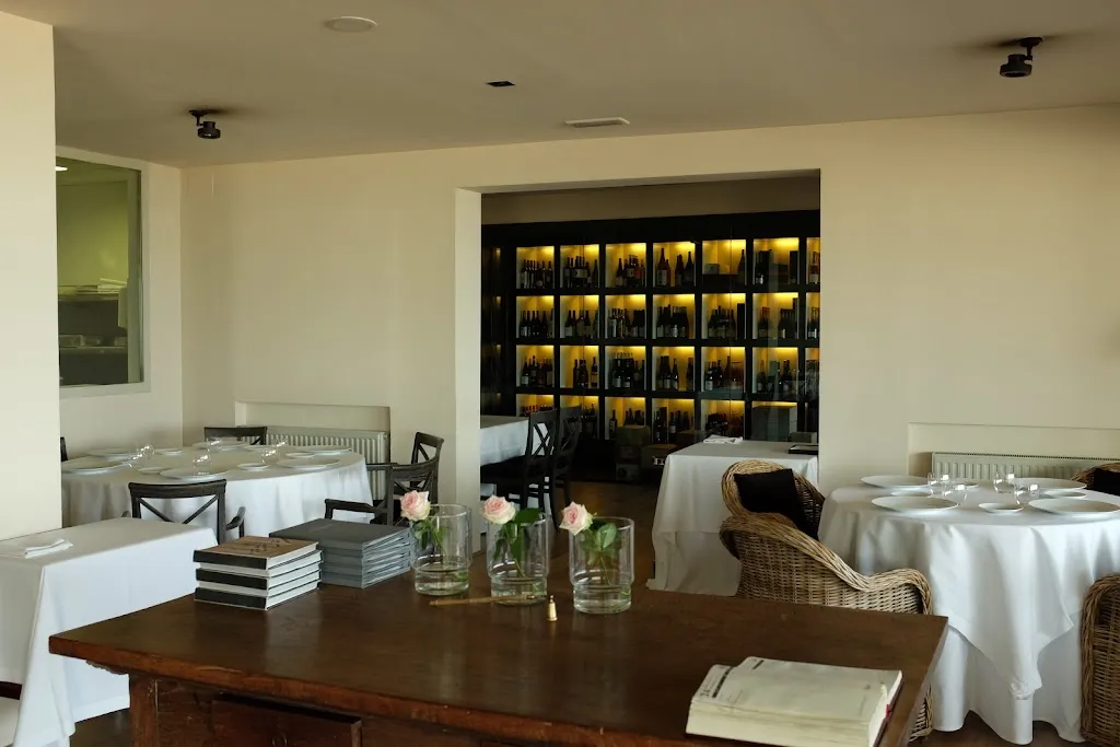Miramar Restaurant & Suites