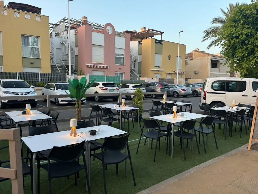 Nhao Resto-Bar