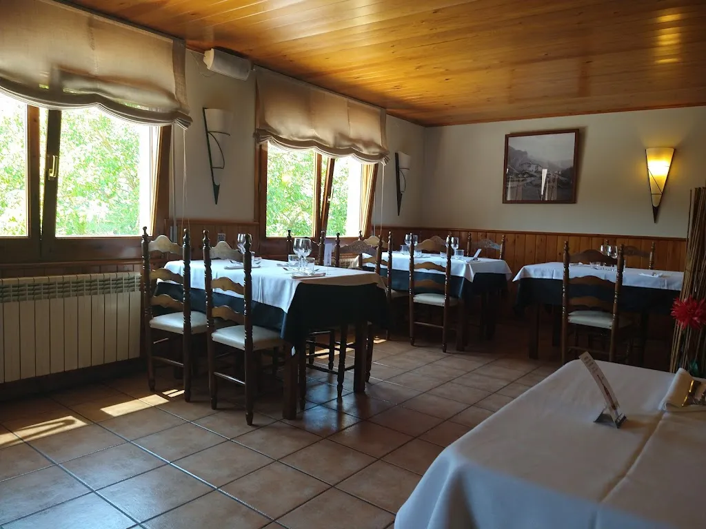 Restaurant Vilasalo - Restaurant Al Solsones A Sant Llorenc De Morunys Prop Del Port Del Comte