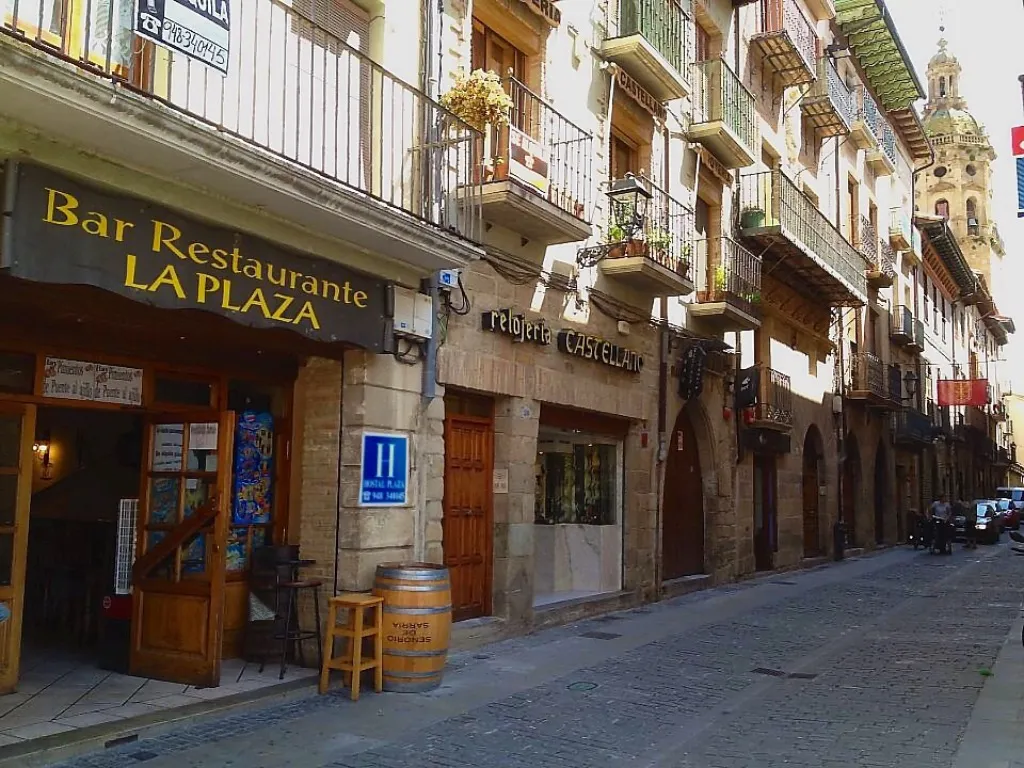 Restaurante En Puente La Reina Restaurante La Plaza